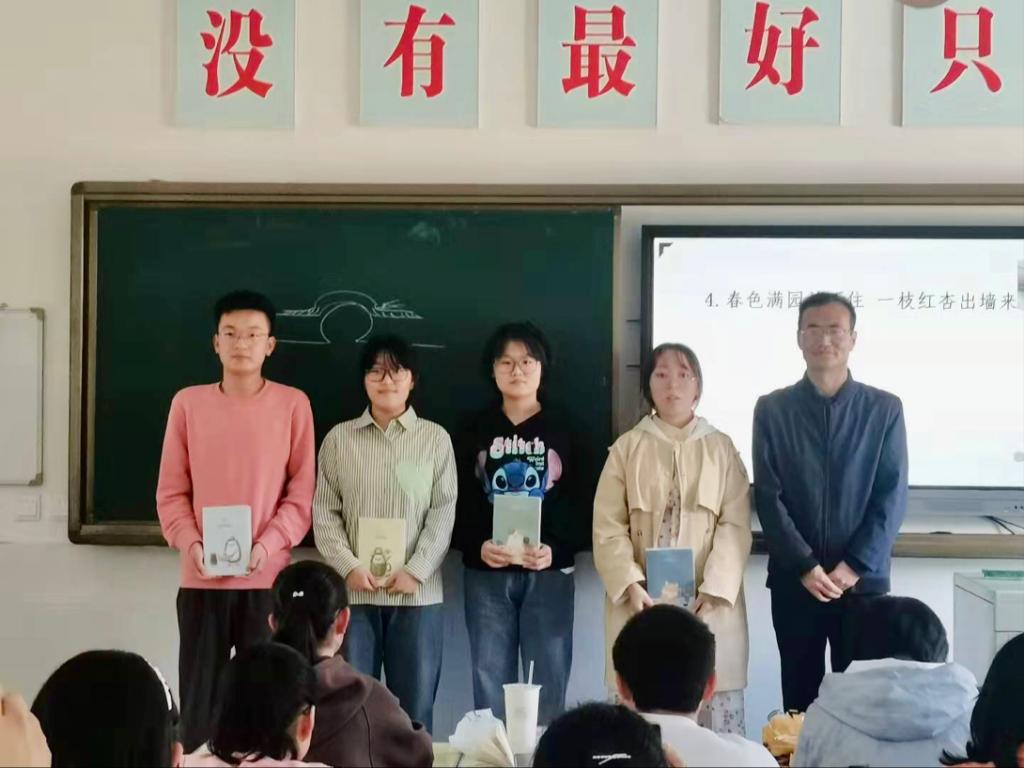 2021年10月9日榆林学院绥德师范校区2021级小教21本1撰稿:靳皓博"回首