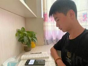 说明: C:\Users\Administrator\Desktop\相片包\薛岗学生.jpg